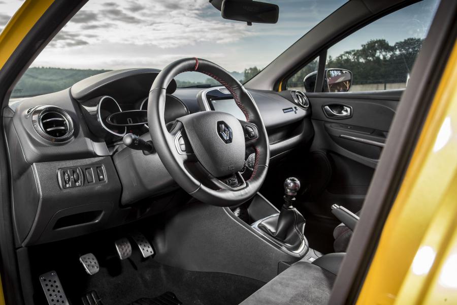 Интерьер Renault Clio R.S.16 Concept 2016 года  (фото 16 из 54)